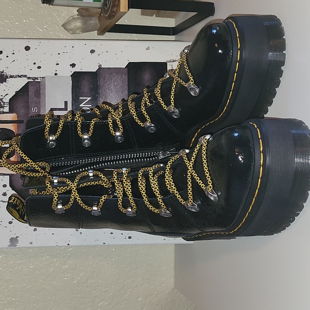 Dr. Martens Ghilana Max Black patent leather platform boots, sz 7/ Eu 38